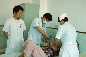 医者仁心 视患如亲 院长查房温暖患者心