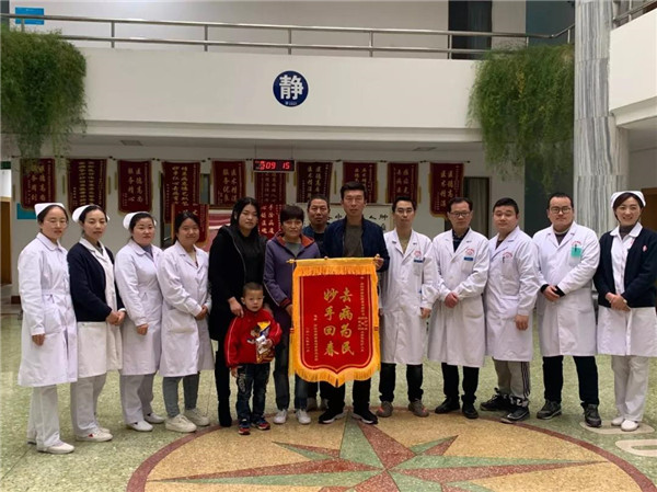 经历过绝望，才能真正感受到幸福（宫颈癌患者送锦旗）
