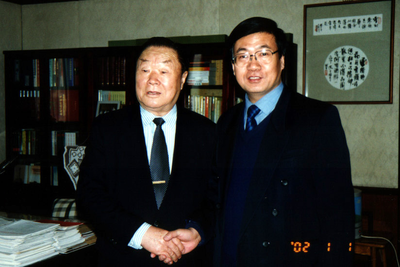 全国政协副主席万国权亲切约见在京巡医会诊的李去病院长
