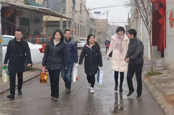 咸阳肿瘤医院副院长李森一行慰问贫困肿瘤患者