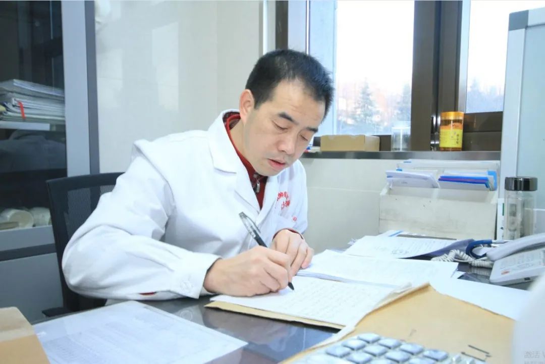 我院肿瘤外科及门诊部刘建群主任荣膺西咸新区“最美医务工作者团队”及“最美医务工作者”