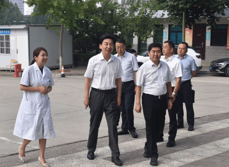 咸阳市李华林副市长调研我院中医特色诊疗工作