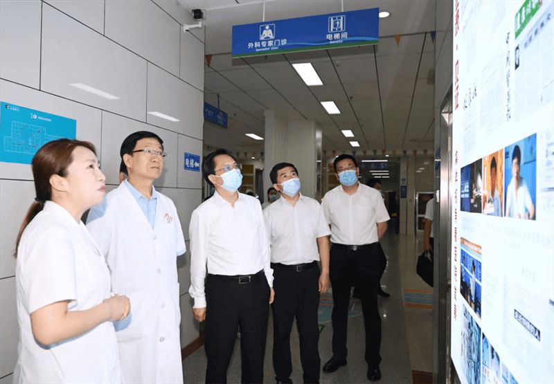 市委书记夏晓中莅临咸阳肿瘤医院调研中医药创新发展