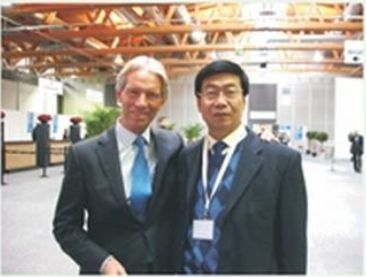 李去病院长与瑞士圣加伦医院著名教授Dr,jochen在国际学术会议上。